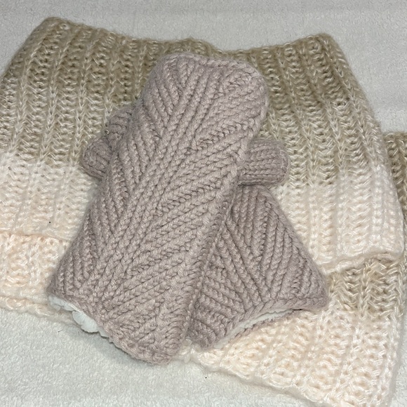 Fur lined fingerless mittens - Picture 1 of 3